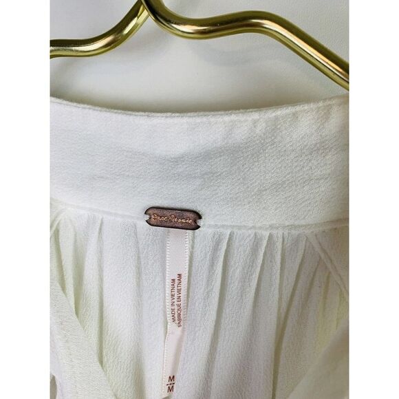 Free People Sz M A Little Bit Of Love White Crochet Shoulders Blouse - Picture 8 of 9